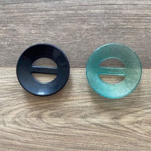 SET OF 2 VINTAGE SPARKLY GLITTERY BUCKLE SCARF SLIDER - Picture 8 of 8